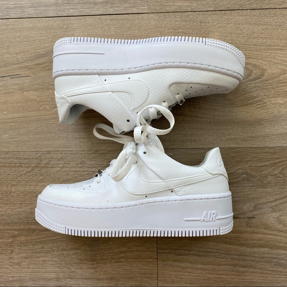 Nike Air Force 1’s Sage Low - Picture 2 of 4